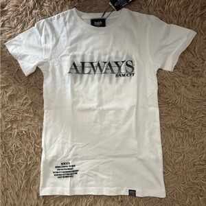 White Graphic Tee Boys size 8/9